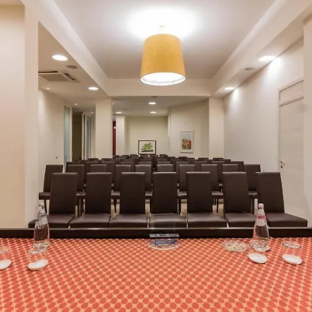 Palace 4*