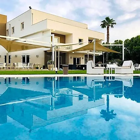 Palace 4*
